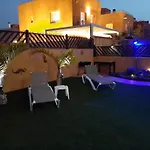 Сasa de vacaciones Villadunas - With Luxury Hot Tub And Tiki Roof Bar *