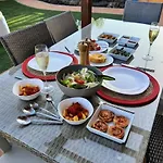 Сasa de vacaciones Villadunas - With Luxury Hot Tub And Tiki Roof Bar