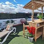 Сasa de vacaciones Villadunas - With Luxury Hot Tub And Tiki Roof Bar *