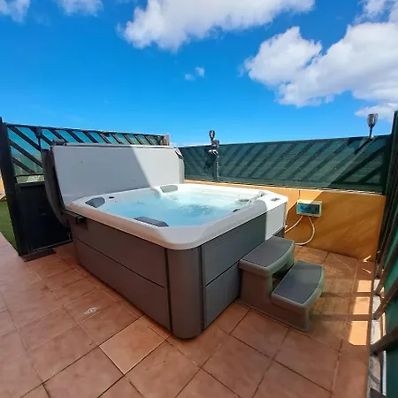 Villadunas - With Luxury Hot Tub And Tiki Roof Bar * Corralejo