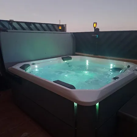 Villadunas - With Luxury Hot Tub And Tiki Roof Bar Corralejo