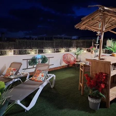 Villadunas - With Luxury Hot Tub And Tiki Roof Bar بيت للعطل