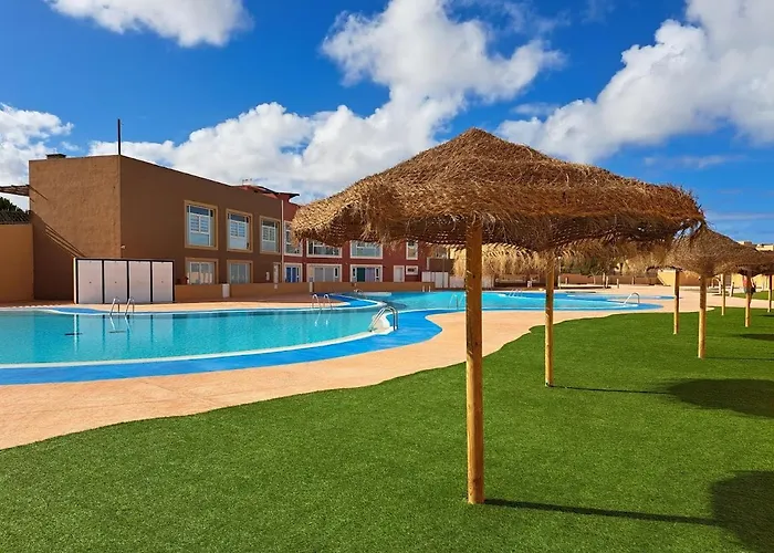 Villadunas - With Luxury Hot Tub And Tiki Roof Bar بيت للعطل *