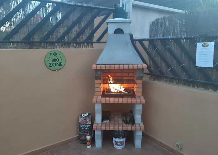 Villadunas - With Luxury Hot Tub And Tiki Roof Bar بيت للعطل