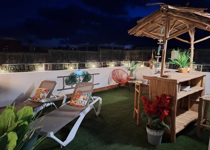 Villadunas - With Luxury Hot Tub And Tiki Roof Bar بيت للعطل