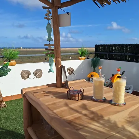 Villadunas - With Luxury Hot Tub And Tiki Roof Bar Corralejo