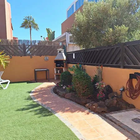 Hébergement de vacances Villadunas - With Luxury Hot Tub And Tiki Roof Bar