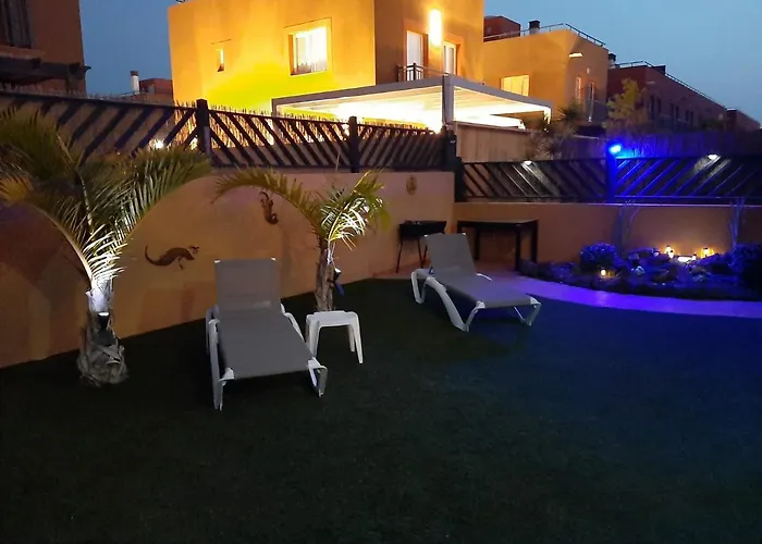 Hébergement de vacances Villadunas - With Luxury Hot Tub And Tiki Roof Bar *