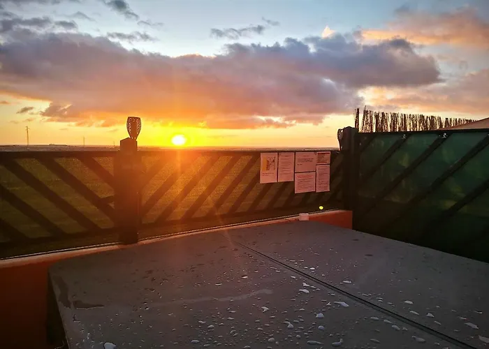 Hébergement de vacances Villadunas - With Luxury Hot Tub And Tiki Roof Bar Corralejo