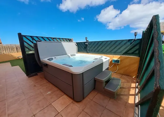 Villadunas - With Luxury Hot Tub And Tiki Roof Bar * Corralejo