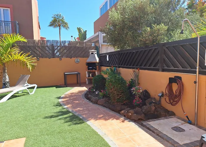 Hébergement de vacances Villadunas - With Luxury Hot Tub And Tiki Roof Bar